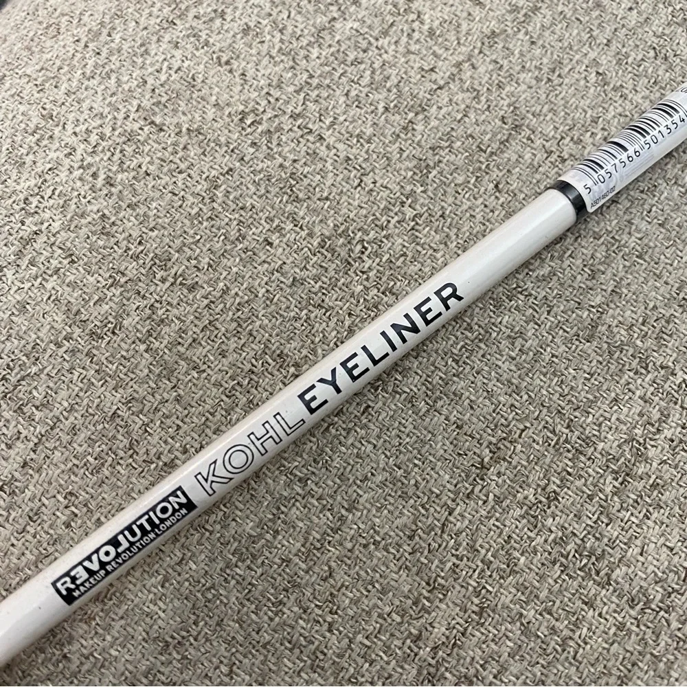 Makeup Revolution London Kohl Eyeliner White Matte Finish‎ BRAND NEW SEALED